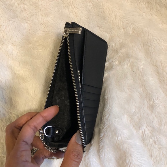 - Michael Kors wristlet black - Picture 3 of 4